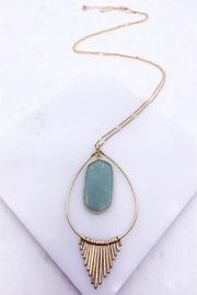  Pressed-chain Stone Pendant