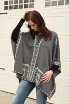  Maggie Poncho