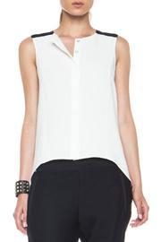  Sleeveless Tail Shirt