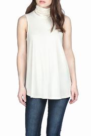  Sleeveless Swing Turtleneck