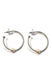  Pearl Hoops