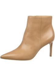  Karen Bootie