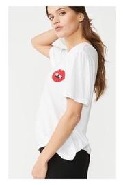  Oversized Lips Tee