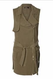  Zip Sleeveless Vest