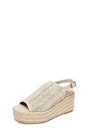  Courage Wicker Platform