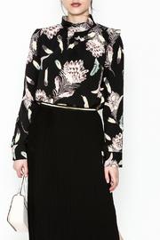  Float Mock Neck Top