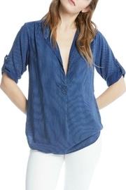  Frayed Neck Shirt