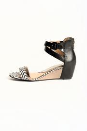  Graphic Pattern Wedge