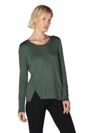  Out-front Split Pullover