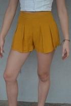  Pleated Dot Shorts