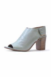  Umay Sandals