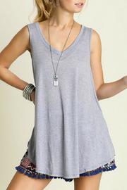  Sleeveless V-neck Top
