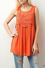  Emboridered Sleeveless Top
