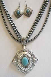  Opulent Pendant Necklace
