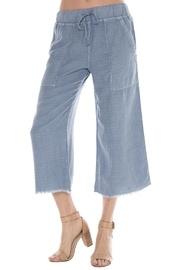  Frayed Hem Crop Pants
