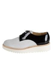  Black & White Brogue