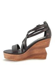  Julia Isa Wedge