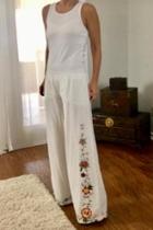  Embroidered White Pants