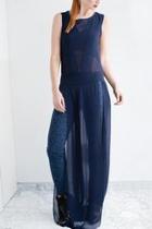  Long Sleeveless Blouse