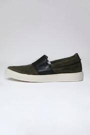  Off Duty Sneaker