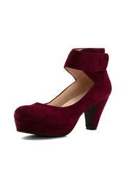 Valeria Heel