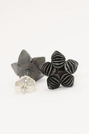  Black Flower Stud