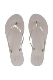  Metallic Strap Flip-flops