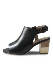  Medium Black Heel