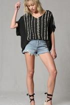  Embroidery Oversize Top