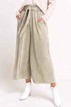  Cropped Pleated Pants