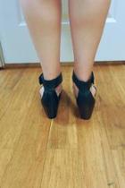  Black Wedge Sandals