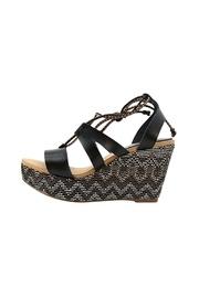  Lyn Wedge Sandal