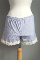  Searsucker Lace-hemmed Shorts