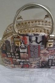  Magazine Round Studded Purse