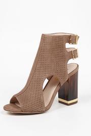  Vanita Cutout Sandal