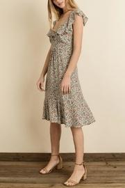  Floral Flutter-sleeve Dress