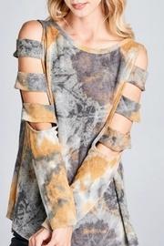  Cut-out Sleeve Top