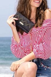  Nikky Brisa Wallet