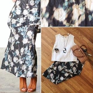  Abstract Floral Skirt