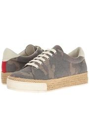  Tala Fashion Sneaker
