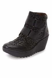  Yugo Wedge Sneaker