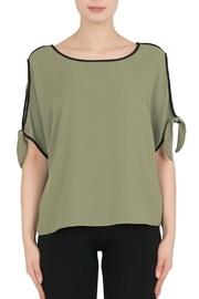  Avocado/black Top