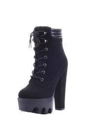  Laura Black Boots