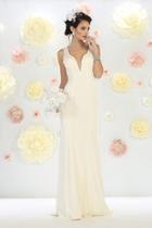  Ivory Sheath Bridal Gown