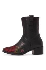  Shallot Embroidered Boots