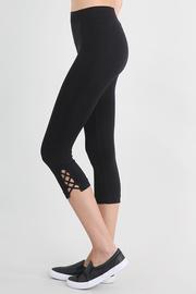  Side Criss-cross Capri