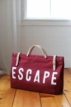  Escape Bag Cranberry