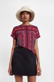  Frieze Pattern T-shirt