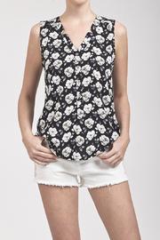  Sleeveless Floral Blouse