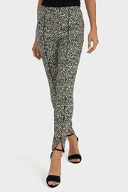  B & W Print Center Seam Pull On Pant